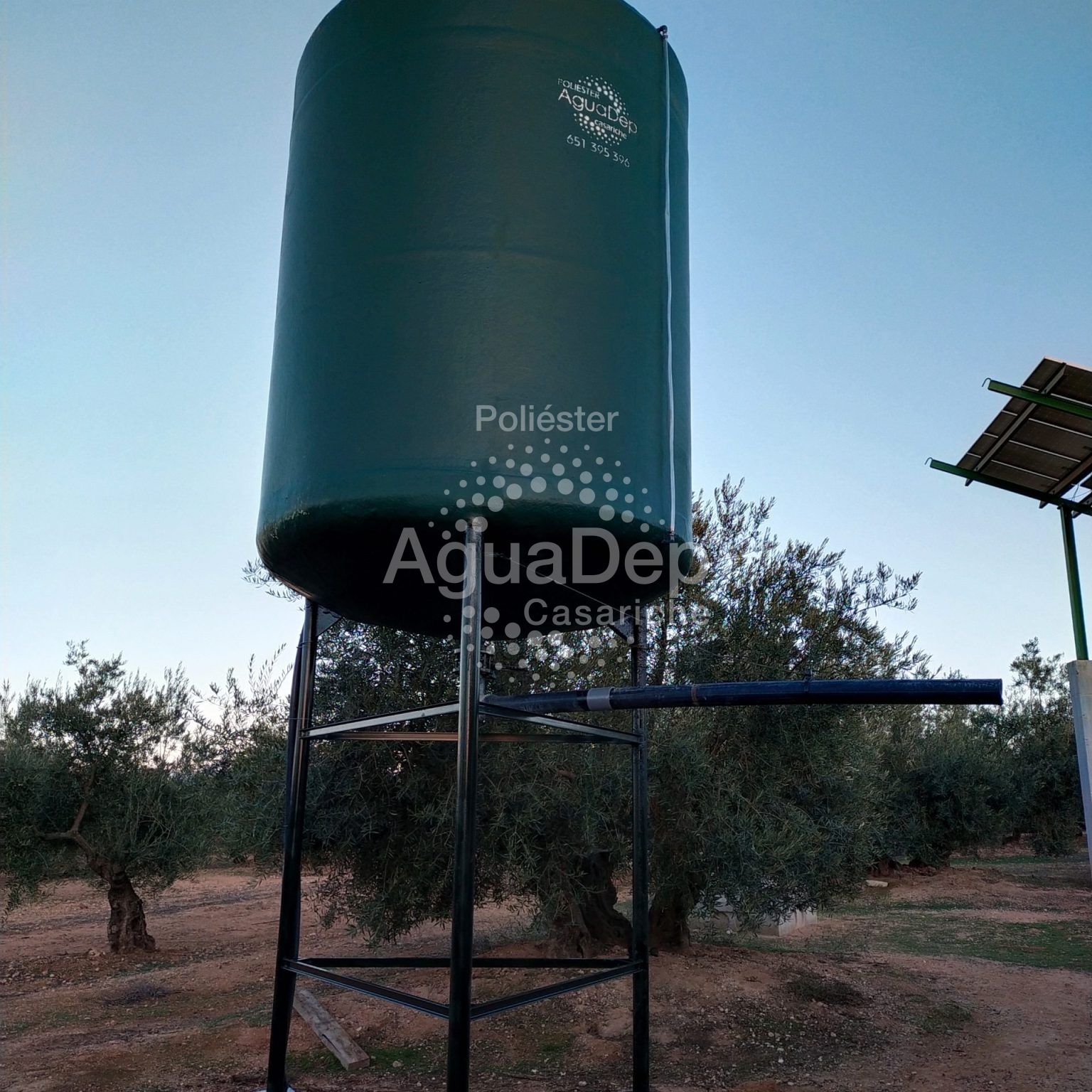 Depósitos Verticales con Patas Metálicas