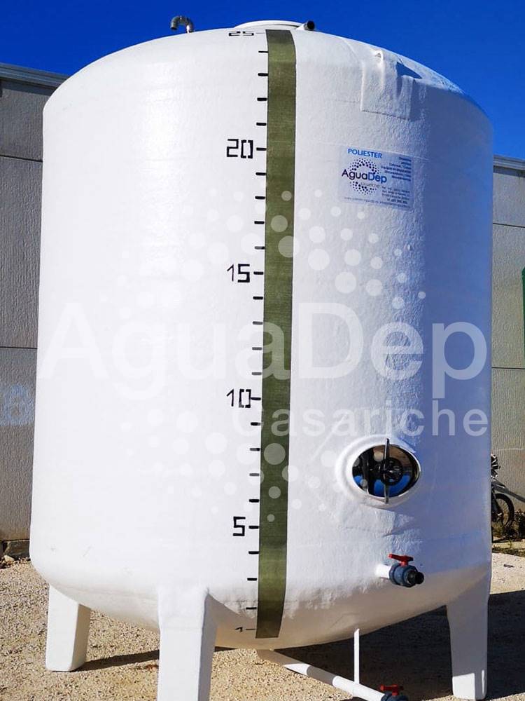 Depósito Vertical con Patas en PRFV