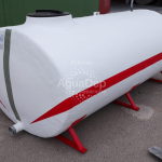 Cisterna con Soportes Metálicos